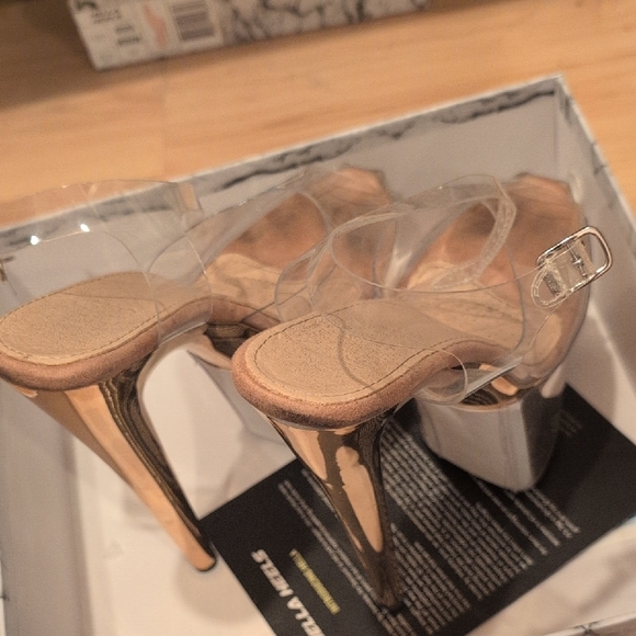 Shimmering Gold Platform Heels - Picture 3 of 4